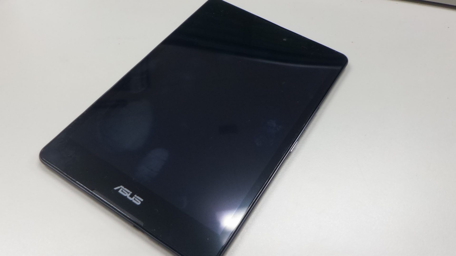 ZenPad 3 8.0の外観