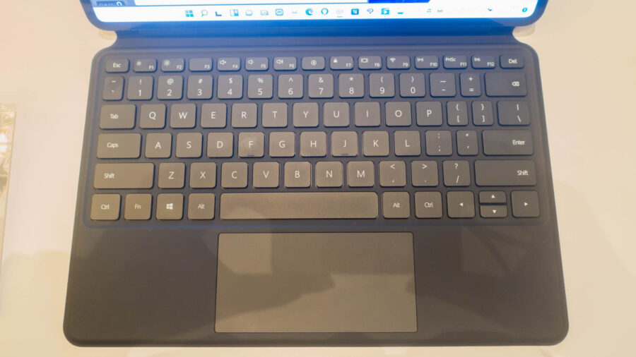 PC/タブレット ノートPC ハンズオン】HUAWEI MateBook Eの実機をチェック。キーボードや 