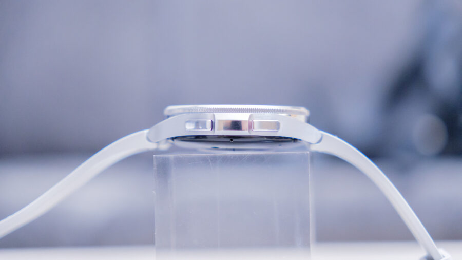 Galaxy Watch6 Classicの側面
